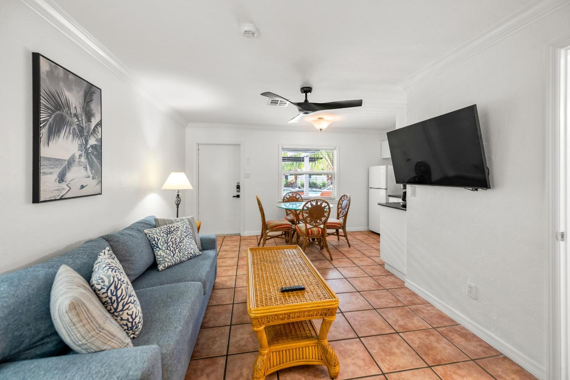 Tropic Isle At Anna Maria Island Inn Bradenton Beach Exterior photo
